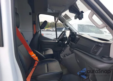 2024 Ford Transit-250 z USA, uszkodzony, nr VIN 1FTBR2CGXRKA24035